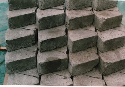 Individual column bricks — circular concrete castings
